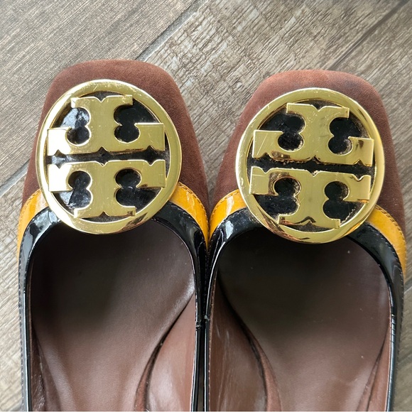 Tory Burch Brown Suede Block Heels with Gold Metal TB emblem. Size 6.5 Women’s - Picture 4 of 8